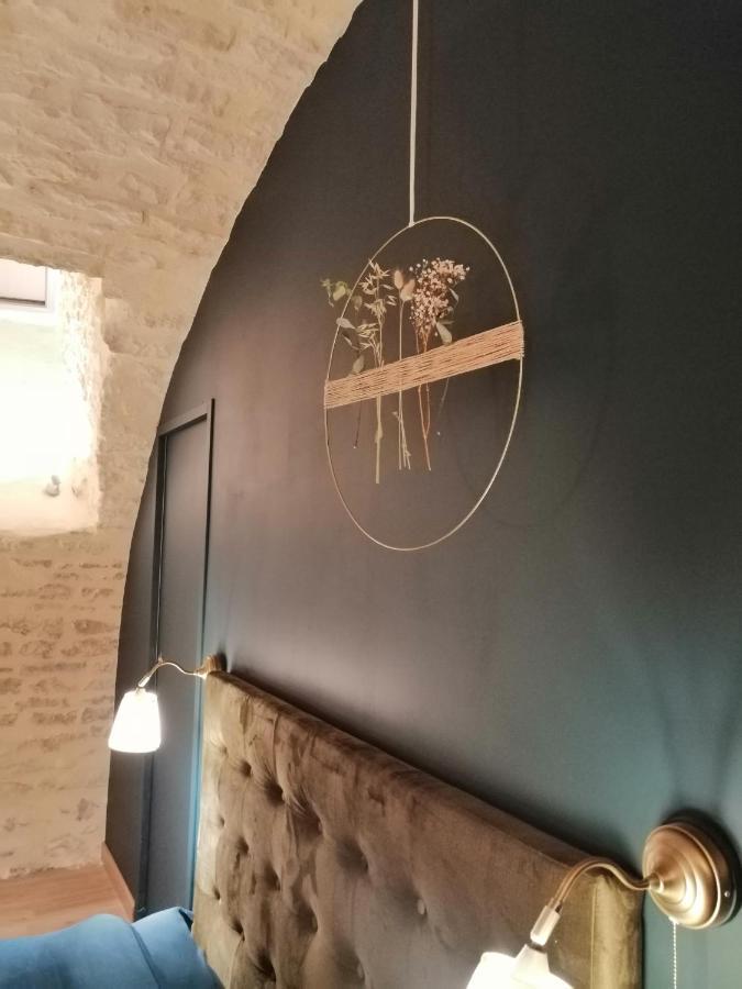 Le Refuge De La Sallee Gençay Екстериор снимка